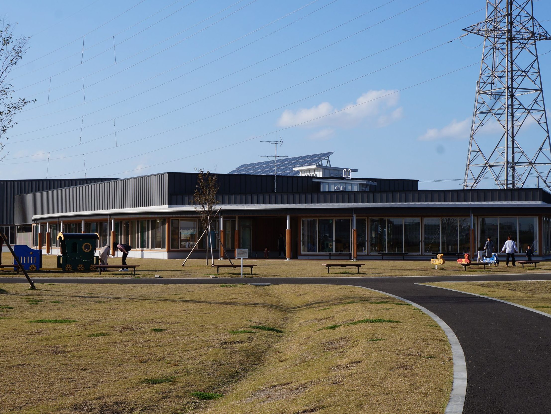 新潟　 ワーカーズが運営　子育て交流施設「いーてらす」　開所半年で来館者10万人。「大臣賞」も