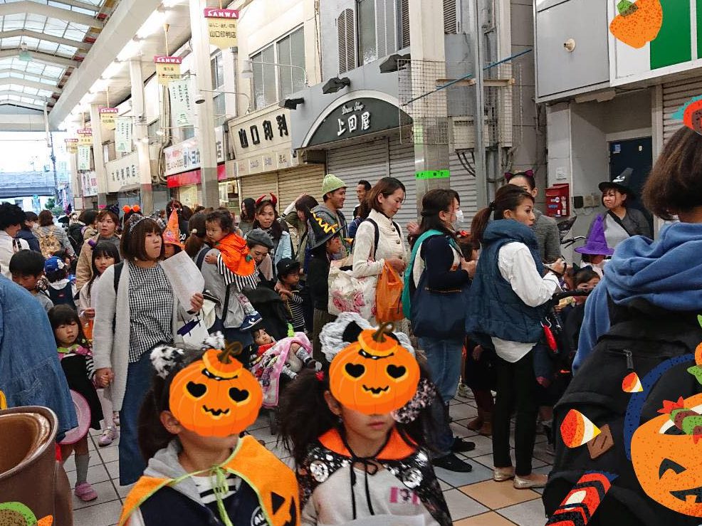 はんしんW C　尼崎市・三和本通商店街で　７５０人以上がハロウィン・パレード