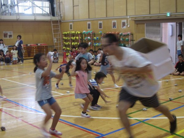 ワーカーズ杉並地域福祉事業所　合同行事ミニ運動会　全現場から１５０人が参加 「大人も子どもも夢中になれた」