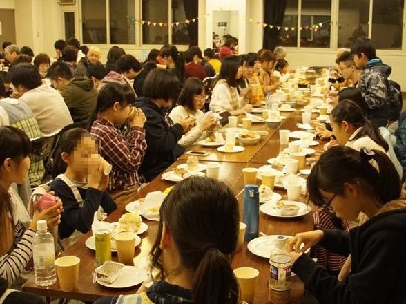 旭川・北門こども食堂３周年パーティ　学生と子どもたちがボランティアさんに感謝