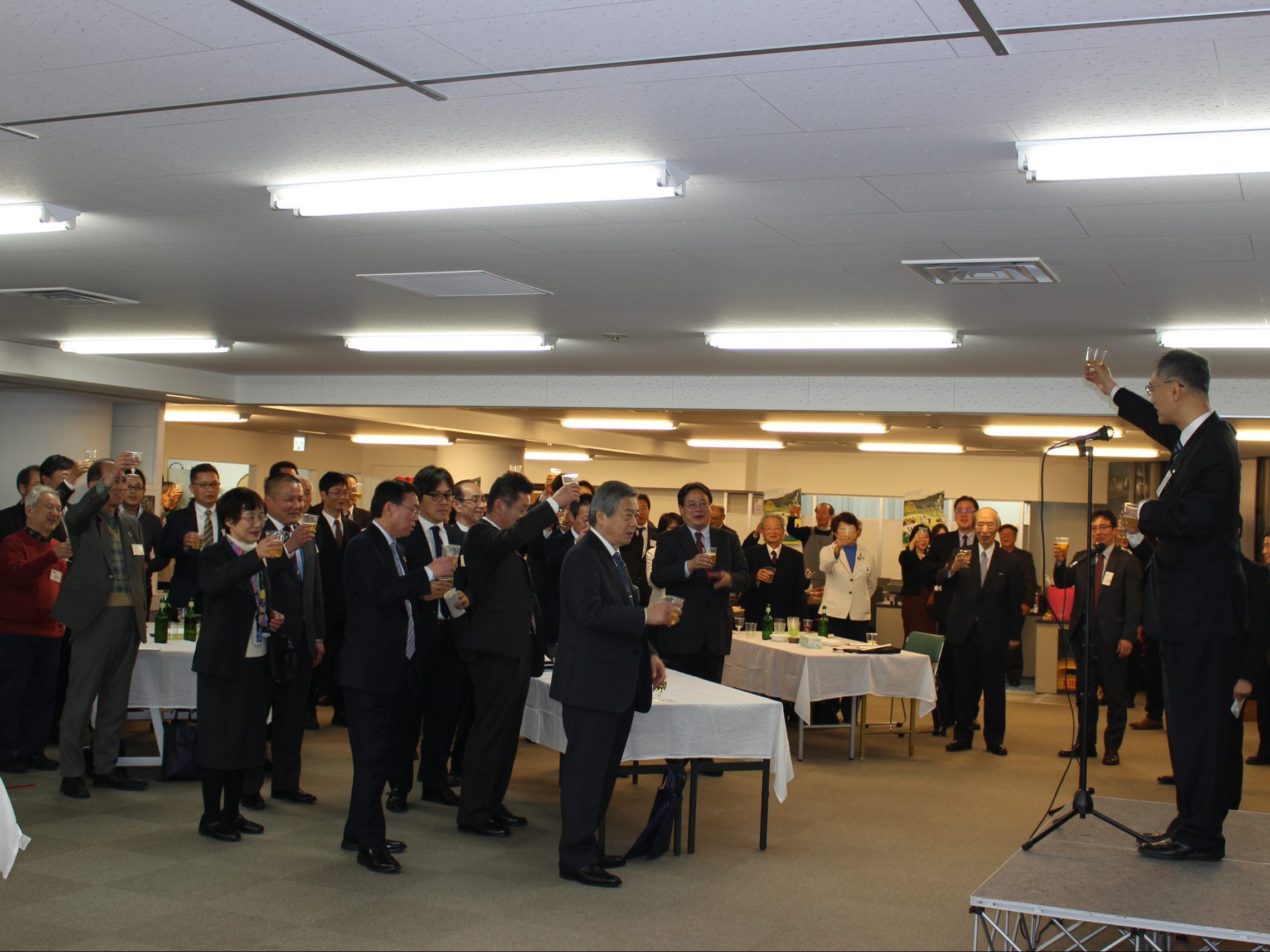 日本労協連ら５組織合同で　170人が集い 新春交歓会　今年こそ、協同労働の法制化を