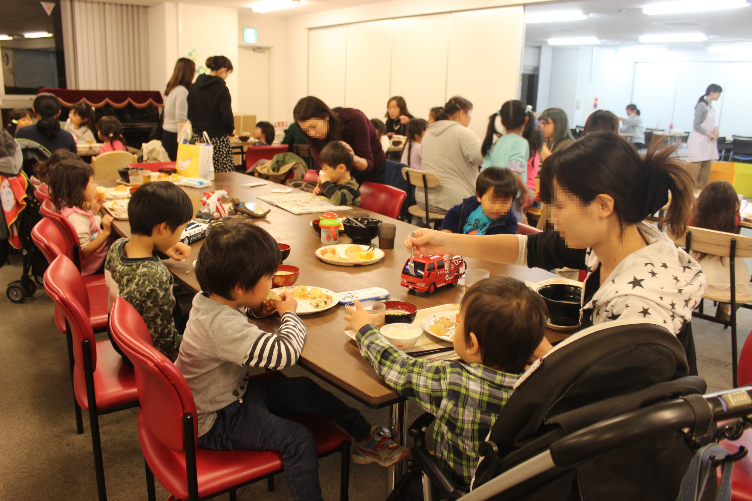 東京・池袋　みんなのふくろう食堂から　多様な社会連帯活動　てしごとの会、フードパントリー、おもちゃ図書館など