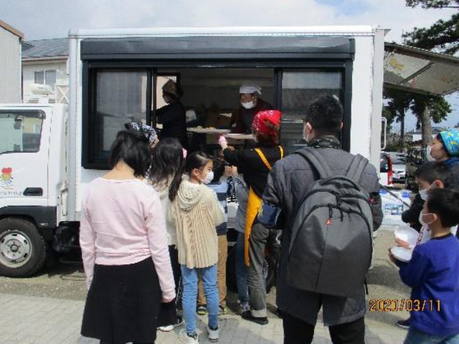 フードバンクとくしま　 キッチンカーで出前子ども食堂　休校中の子どもたちに温かい食事を
