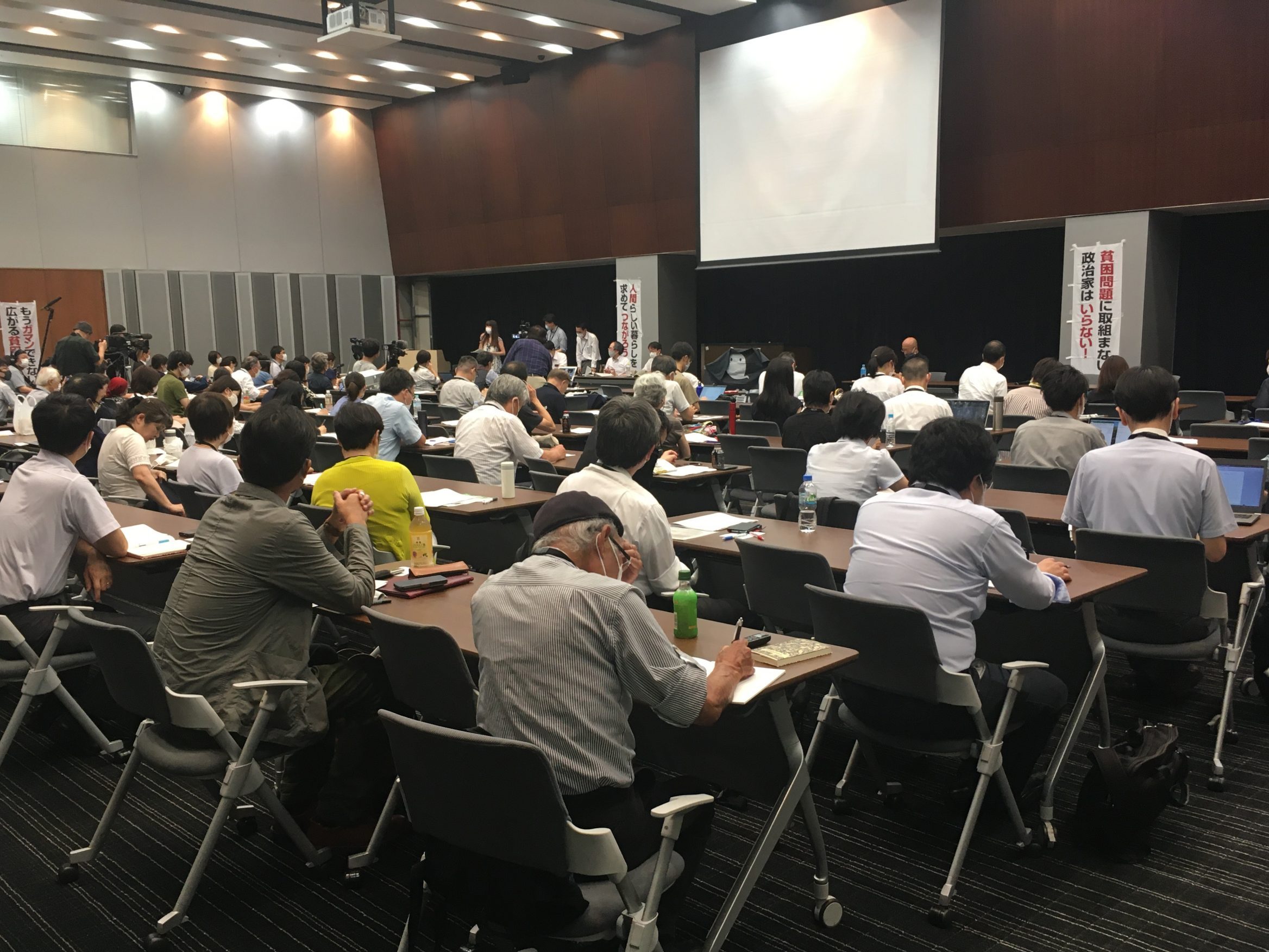 「新型コロナ災害緊急アクション」活動報告会 　 若い人たちが困窮 「声上げないと社会変わらない」