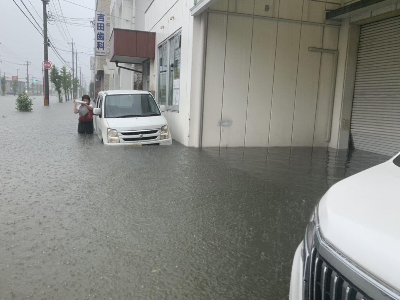 福岡・大牟田　九州豪雨　 就Ｂ、放デイ施設で一晩　業務用洗濯機、車など水に
