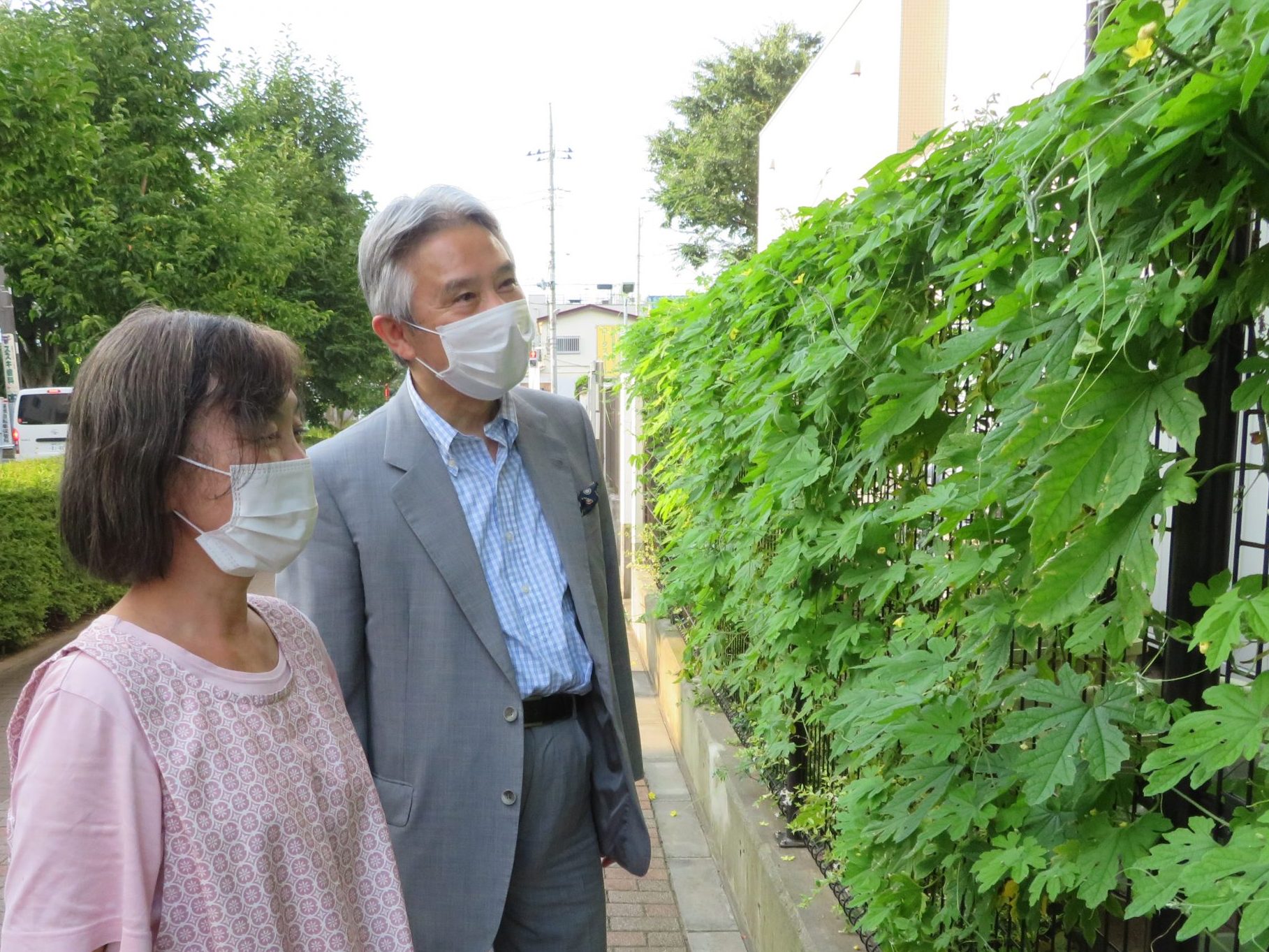 労協の現場に議員さん　次期国会での法制化とその後の展開視野に国会議員が視察