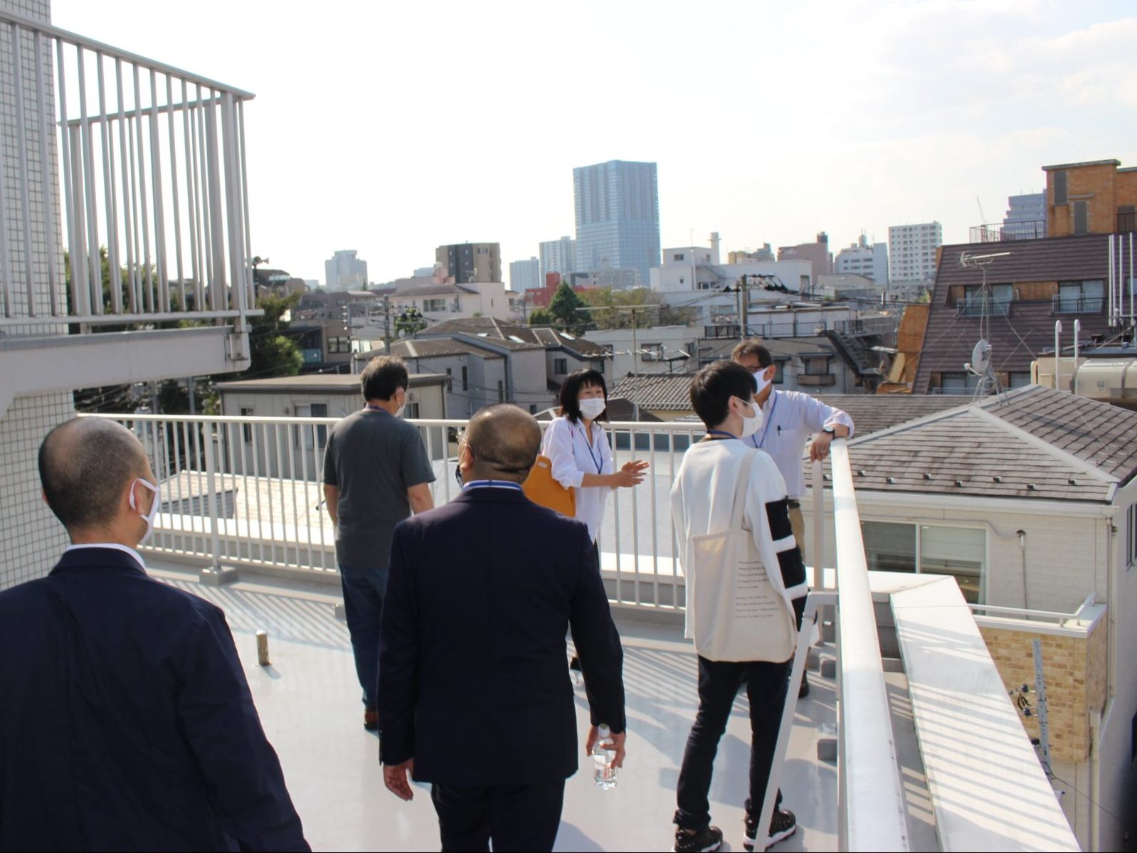 東京中央事業本部　ビル丸ごと借り新事務所　地域の人たちとの場所に