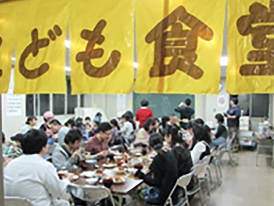 ワーカーズコープ北海道事業本部　冊子「協同労働が紡ぐまちづくり物語」　北海道全議員２７００人に　法制定と仲間の実践、届け切る