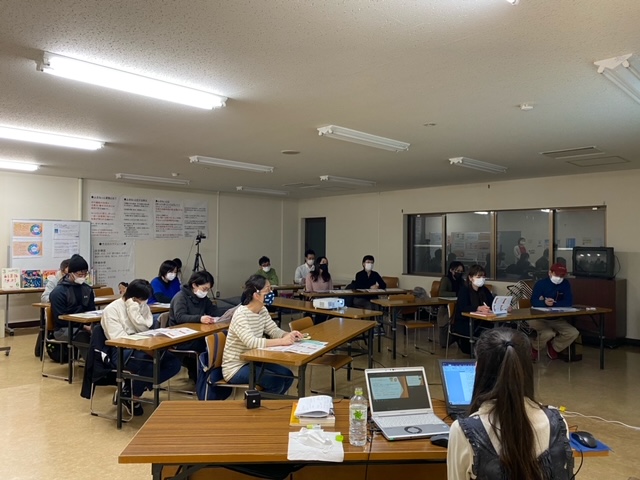 北海道・苫小牧    大学生発信の座談会「未来を変える性教育」   30人が参加、その場で継続決定　