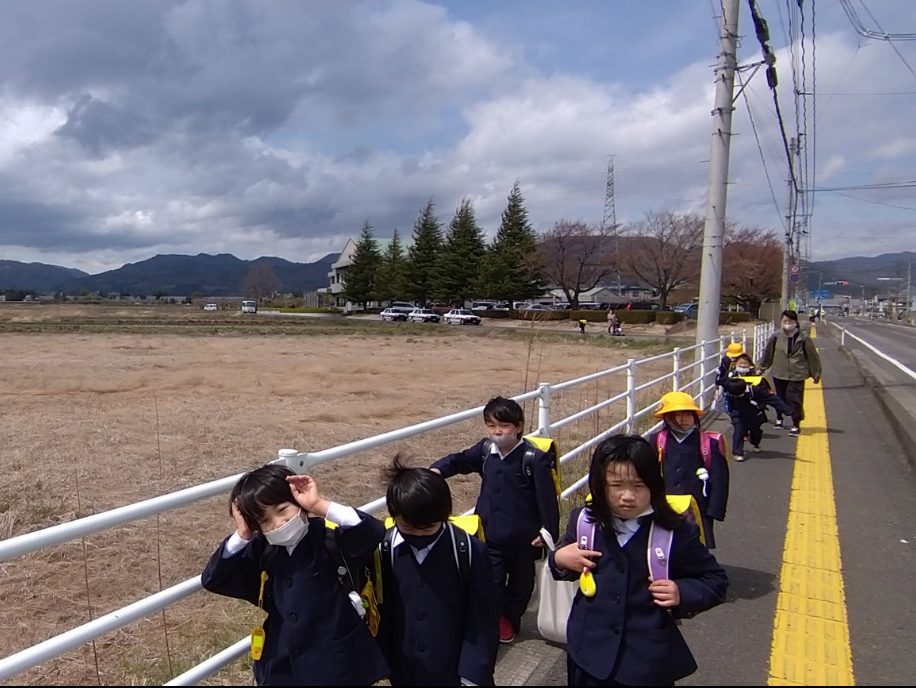 福島・笹谷学童クラブ　1年生が30分かけて学童へ 　