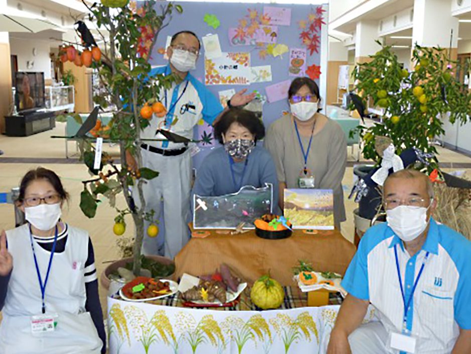 愛知・小牧　 小針の郷　今月の玄関飾り　  利用者や住民に声をかけ作成
