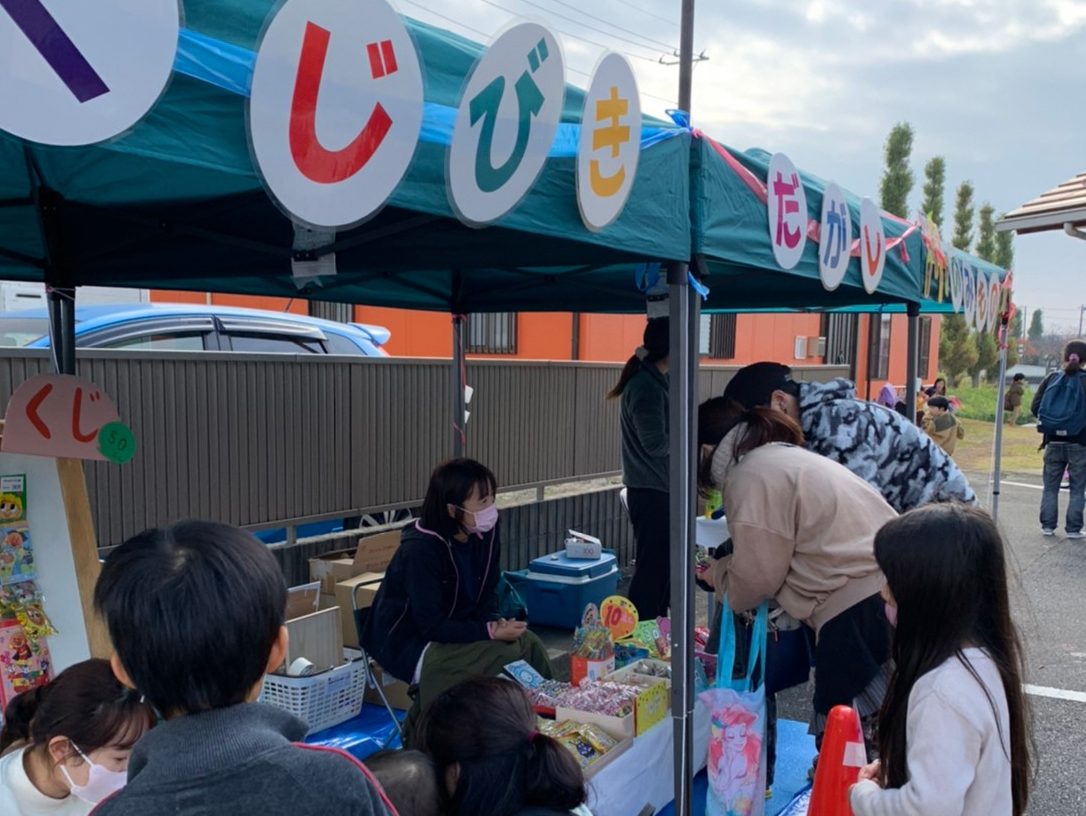 茨城・つくばみらい　小絹児童館　コロナでもイベント続けマルシェ、食堂190人