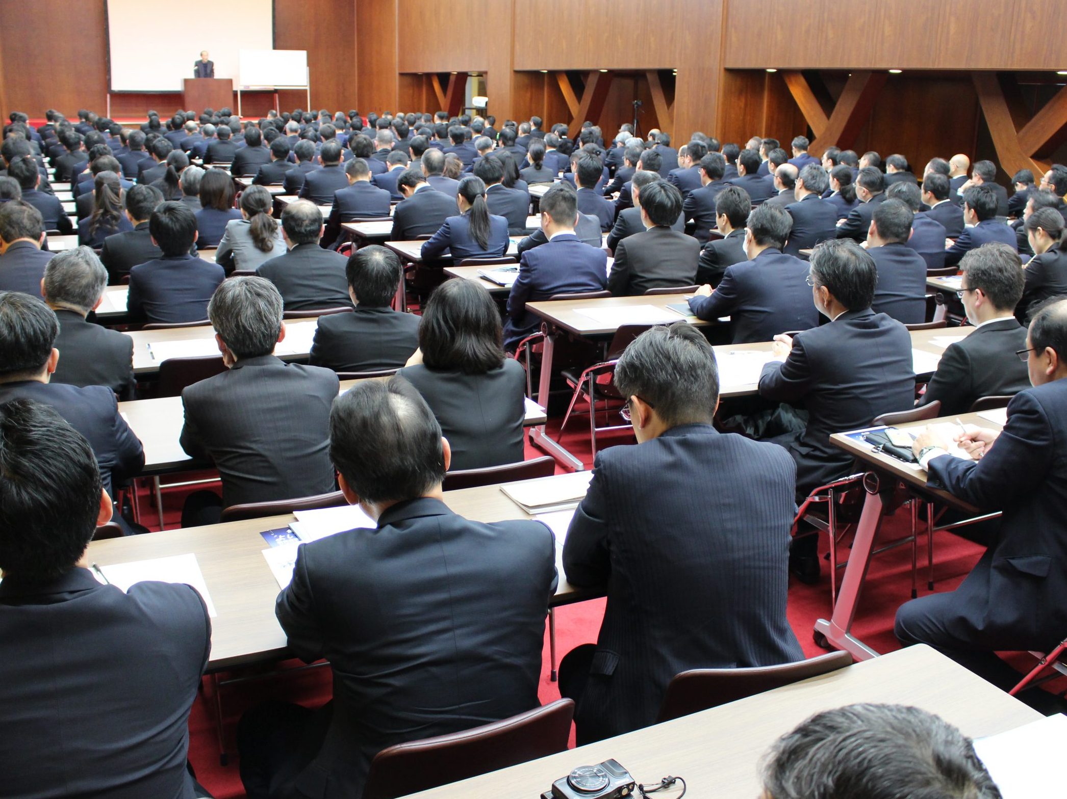 城南信用金庫支店長会で　労協連永戸名誉理事講演