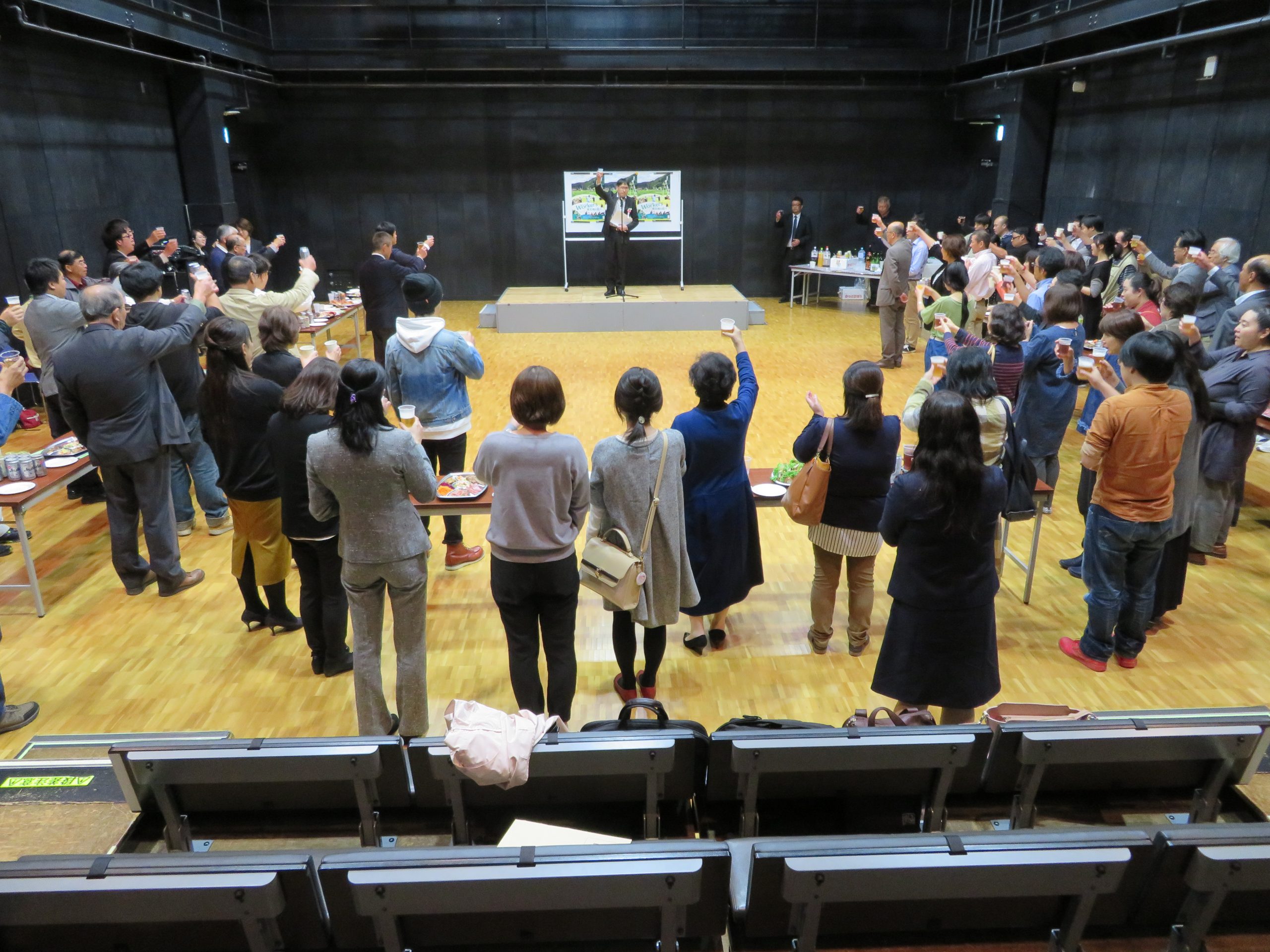 映画「Ｗｏｒｋｅｒｓ　被災地に起つ」　舞台の東北で完成披露試写会・祝賀会
