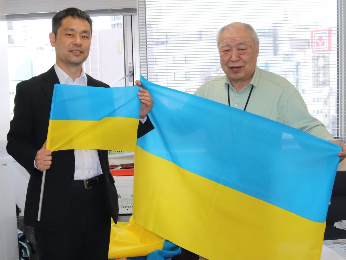 ウクライナに平和を　話し合うきっかけに　社連通じて国旗を販売