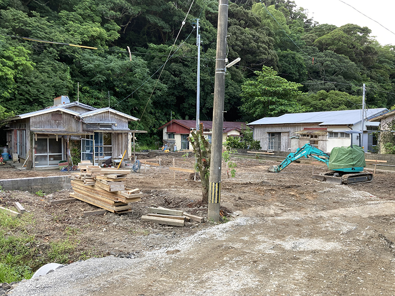 鹿児島　奄美大島　時々連載　結の島くっかるたより②　「こどものおうち」地鎮祭で　生き物たちに感謝、帰れる場にと