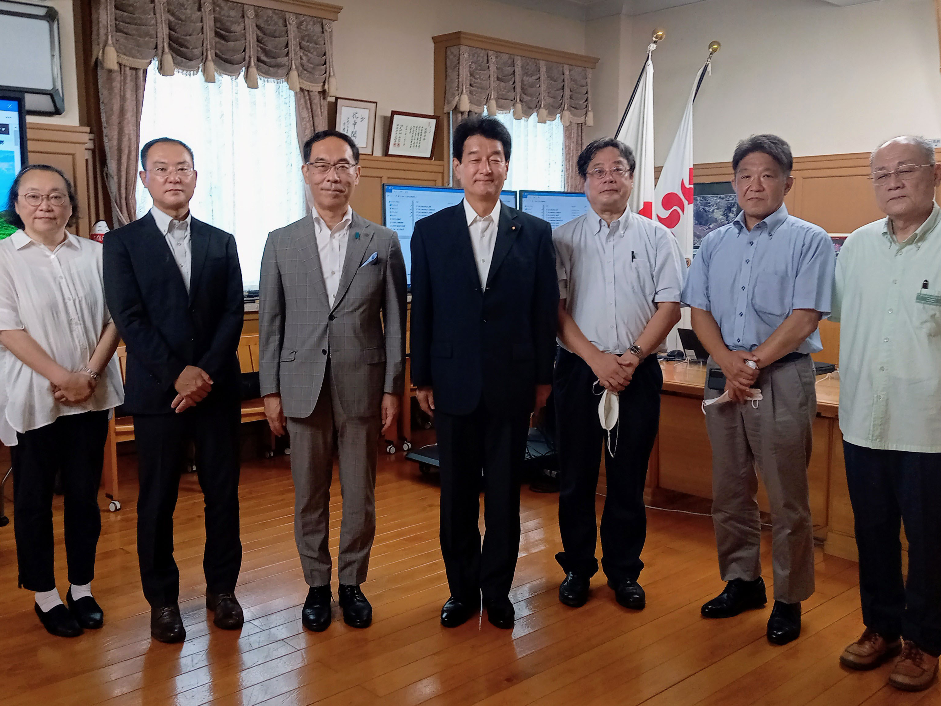 センター事業団田中理事長ら懇談