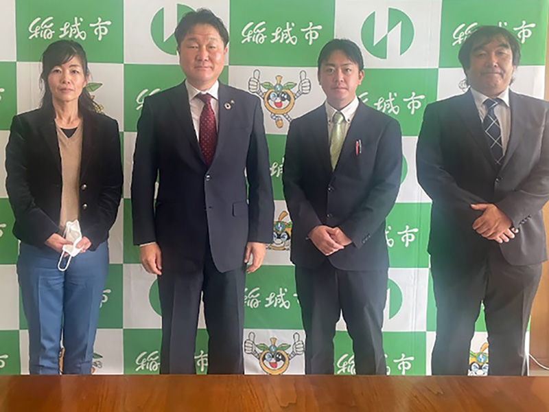 東京　「どのようなことができるか検討する」　髙橋稲城市長と懇談