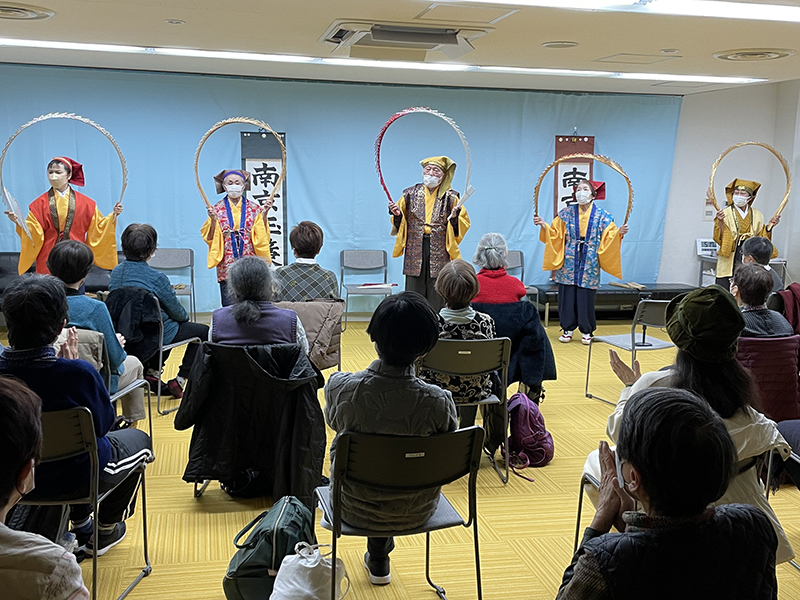 東京・豊島　 東池袋フレイル対策センター「いいとこ」　イベント大人食堂に32人　南京玉すだれと紙芝居