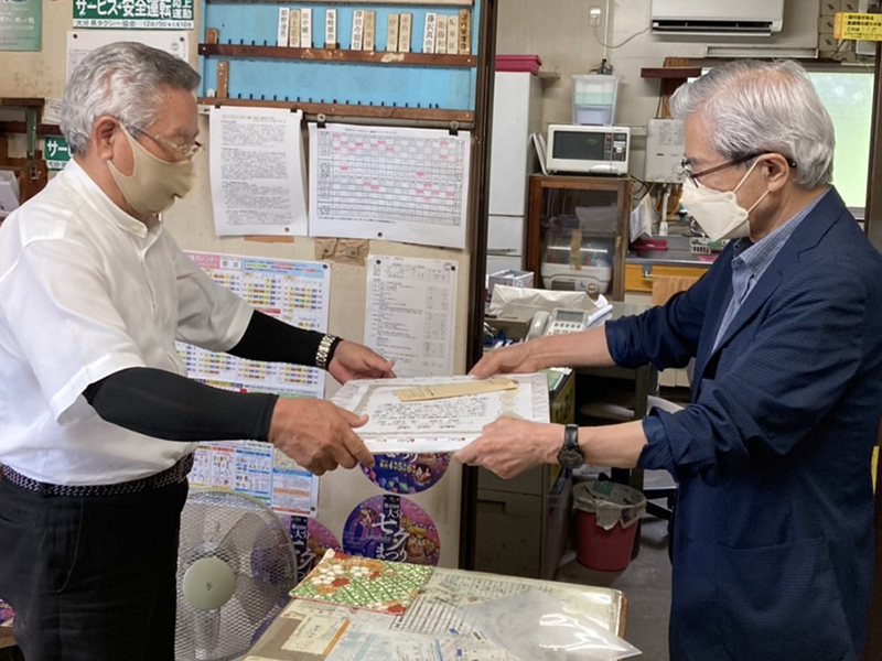 JR九州関連連絡会から　大分・セキタクシー衛藤さん　長年の安全運転・良好な接遇に表彰