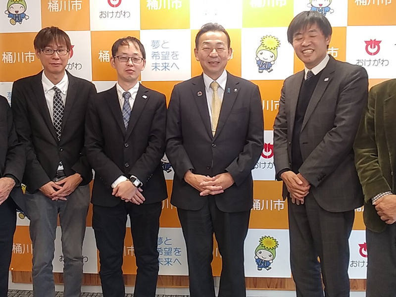 センター埼玉　小野桶川市長と懇談　サミットは「人と人のつながり」全面に