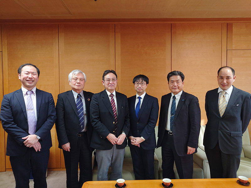 ＷＣ連合会古村理事長らに　徳島県伊藤副知事語る　「事例紹介し制度の使い方ＰＲを」 「持続可能な活動へ労協法人格を」