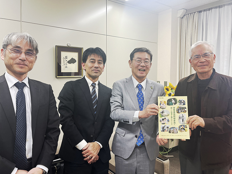 三 重　WCみえ　竹上松阪市長と懇談　労協推進へ 市との連携に大きな一歩