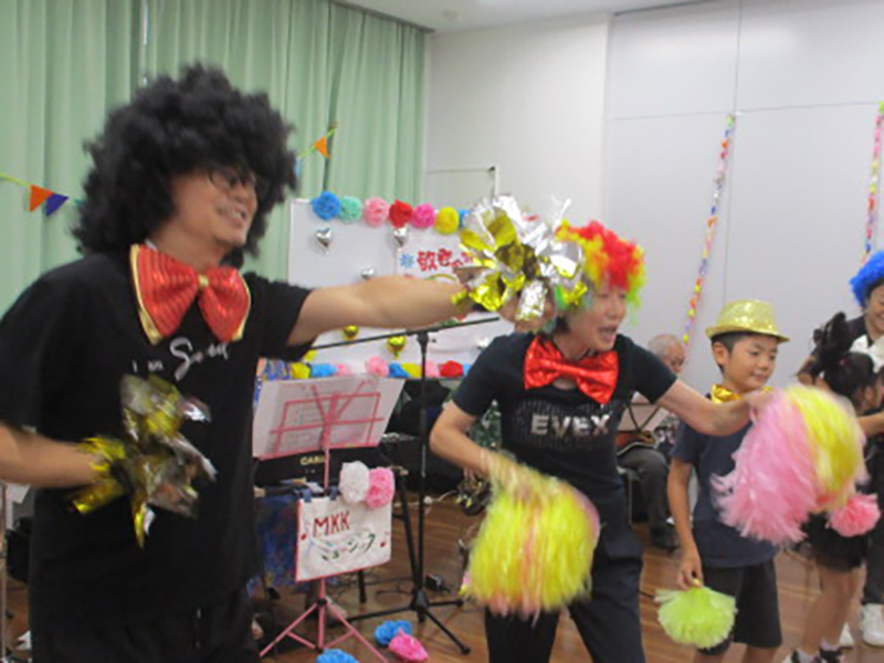 千葉・習志野　ぬくもり　“生バンド”で歌えや踊れや