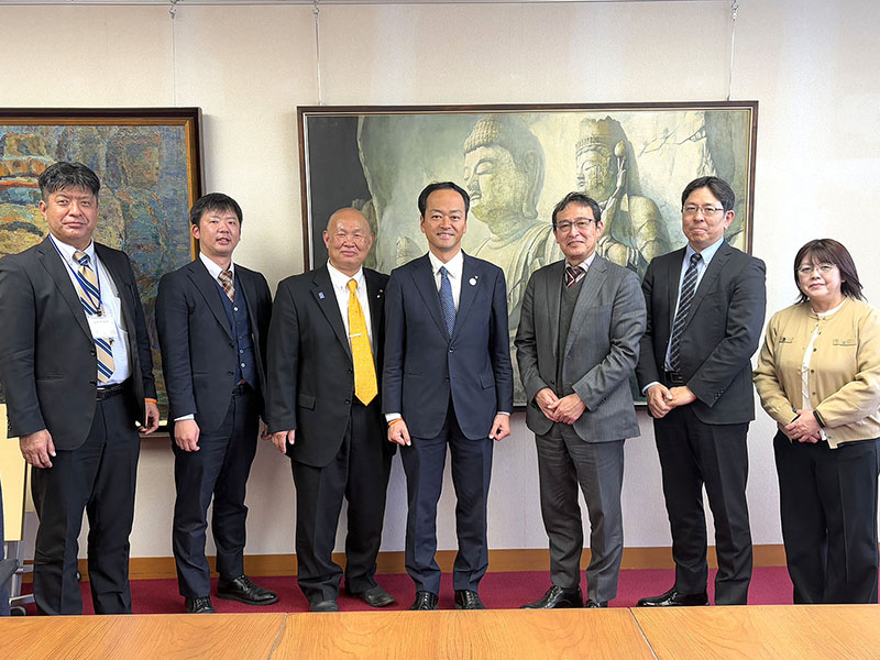 大分　労協連・センター九州　西岡臼杵市長と懇談　「安心して暮らせる地域をともに」