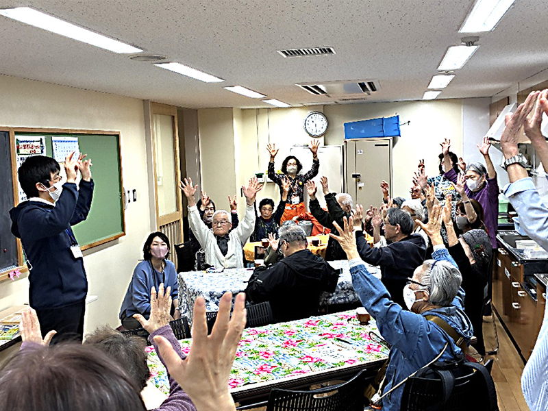 東京・江東　深川ふれあいセンター　認知症カフェ「すまいる深川」　メインはおしゃべり会、折り紙、脳トレも