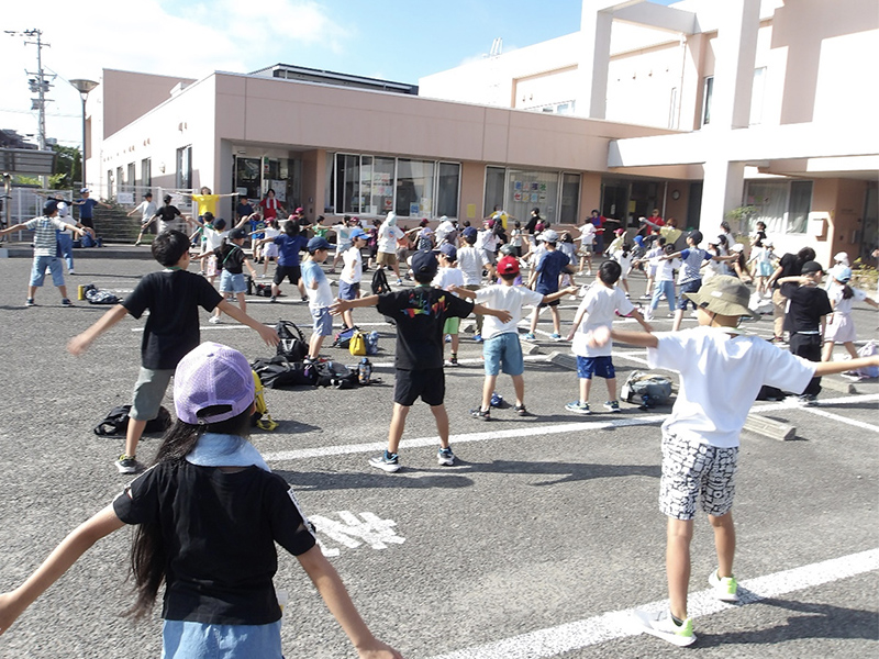夏の投稿特集　仙台けやきの杜・大野田児童館　多い日は２００人超　ラジオ体操を地域の方と