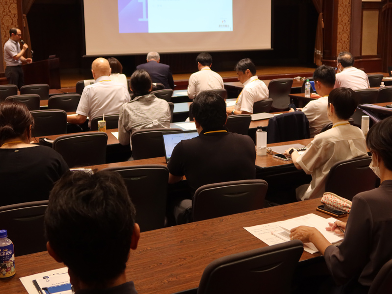 神奈川　就労“選択”支援　10月1日スタート、厚労省専門官が“カフェ”で講演　大きな転換点、本人と共同アセスが重要