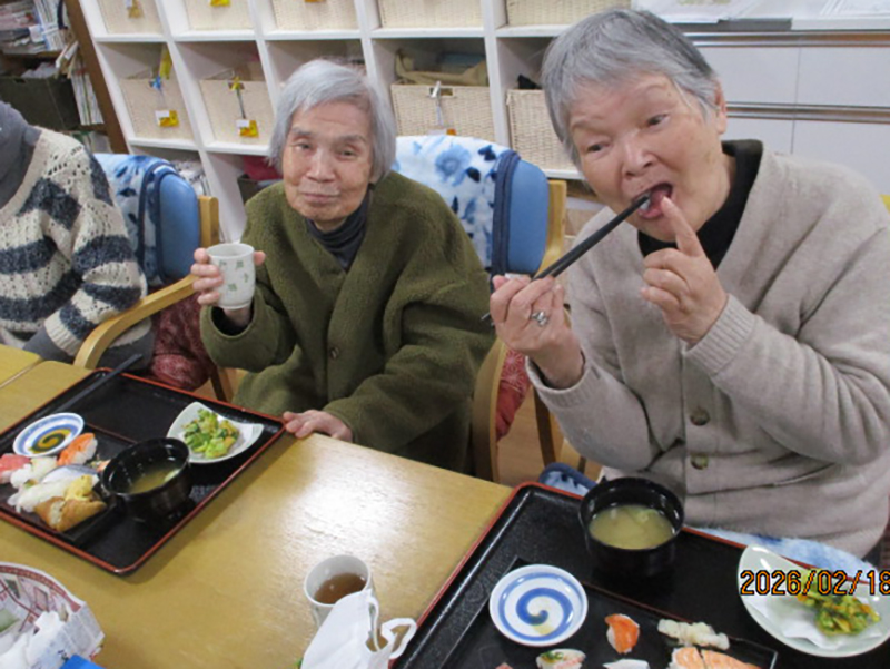 千葉・習志野 ぬくもり　出前のお寿司で「和定食」、みなさん完食！