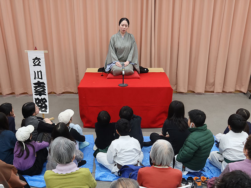 エイトバードカンパニー労協 （東京・板橋）　子どもたちに“本物の落語”を