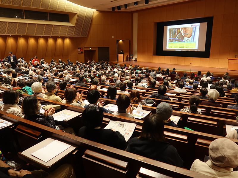 「医師 中村哲の仕事・働くということ」　東京　代田区上映会　チラシ配りに力入れ　500席の一橋講堂 ほぼ満席
