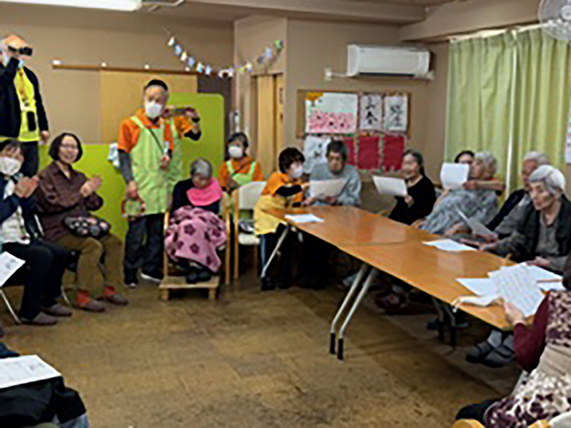 東京・墨田 　小規模多機能 「あゆみの舎」　利用者が、感謝の気持ち込め合唱会