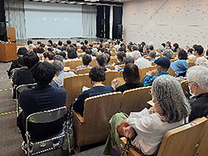 映画「医師 中村哲の仕事・働くということ」　高知上映会　医療生協、高齢協、センター事業団共催　予想超える158人が来場