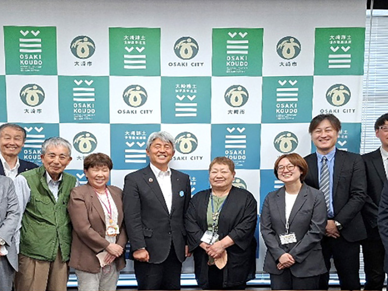 宮城   大崎市中島市長と懇談　「人生に寄り添った取り組みですね」 多様な実践に共感