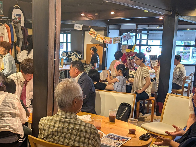 京都・綾部地福　「きずなカフェ」　古民家の事務所で　癒やしサロン、養蚕体験、ベジランチ…　仕事おこしにと　地元で活動する人たちと企画　